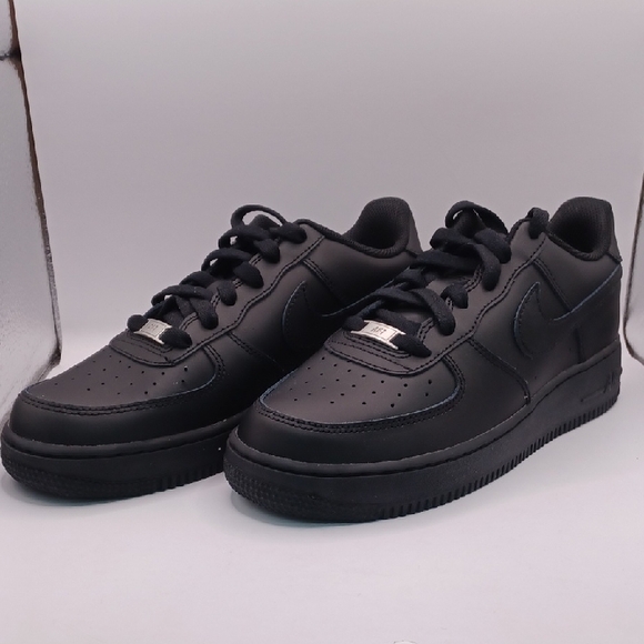 NEW Nike Air Force 1 LE GS Sneakers-Triple Black Size 6.5Y US FV5951-001 - Picture 1 of 14